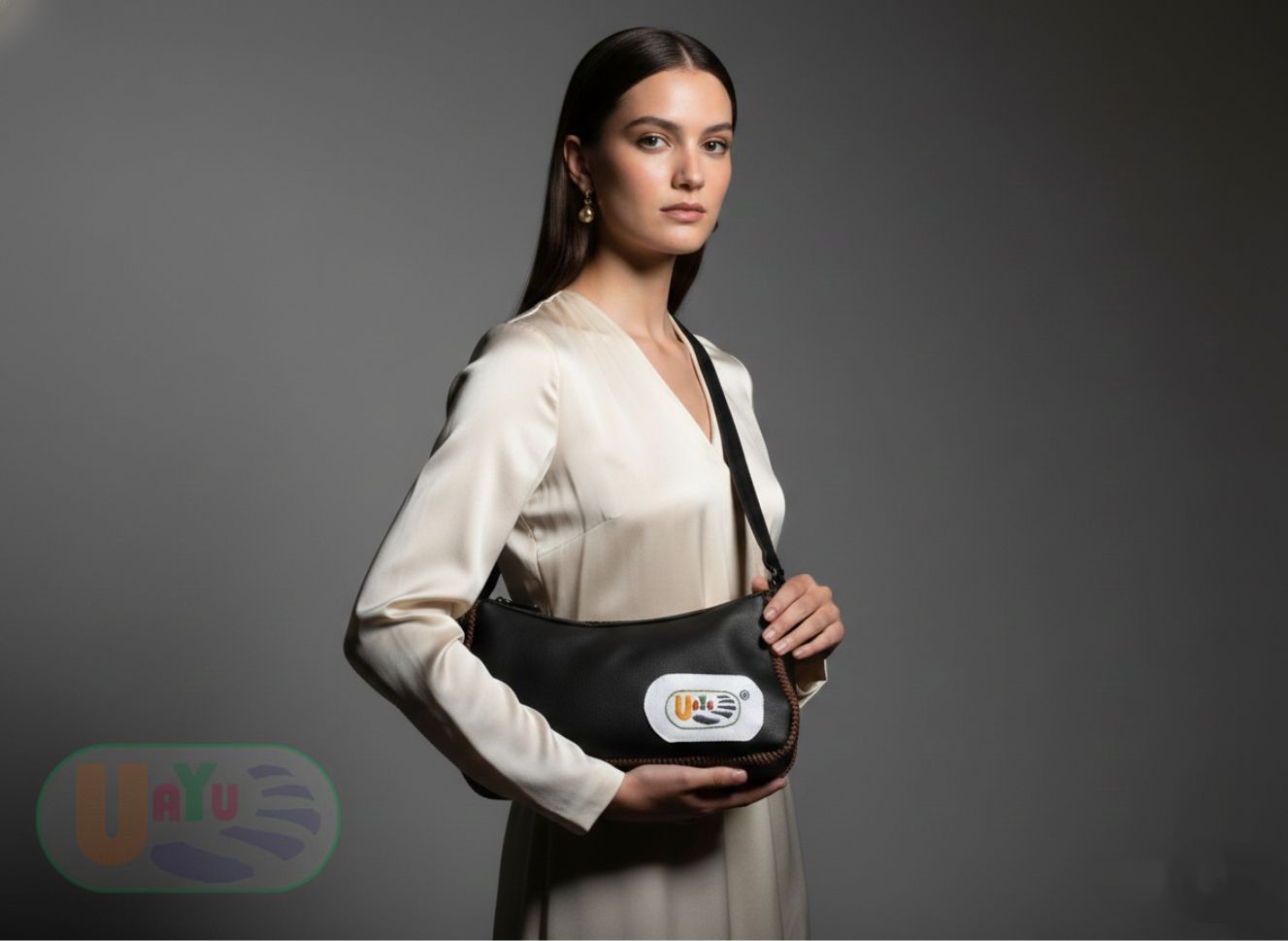 Modelo usando bolso Lago de Chapala Negro