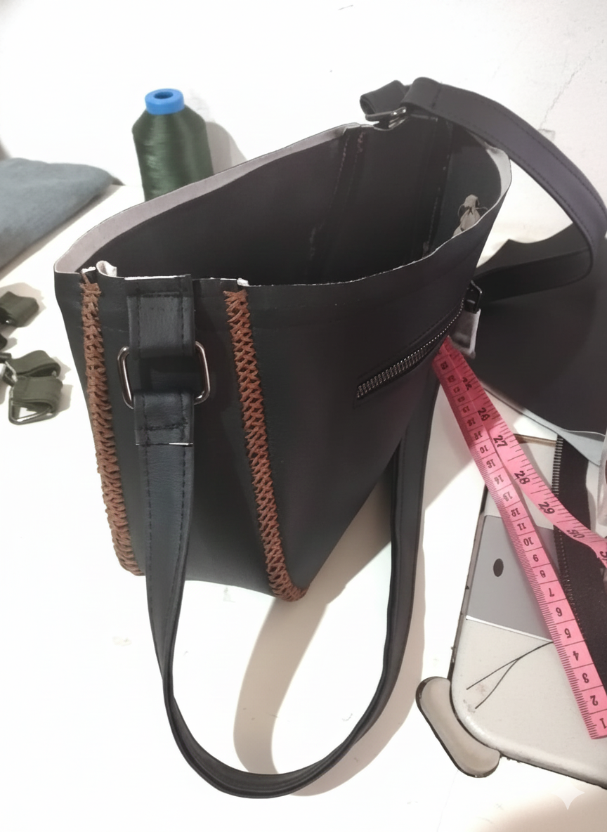 Manos trabajando en un bordado